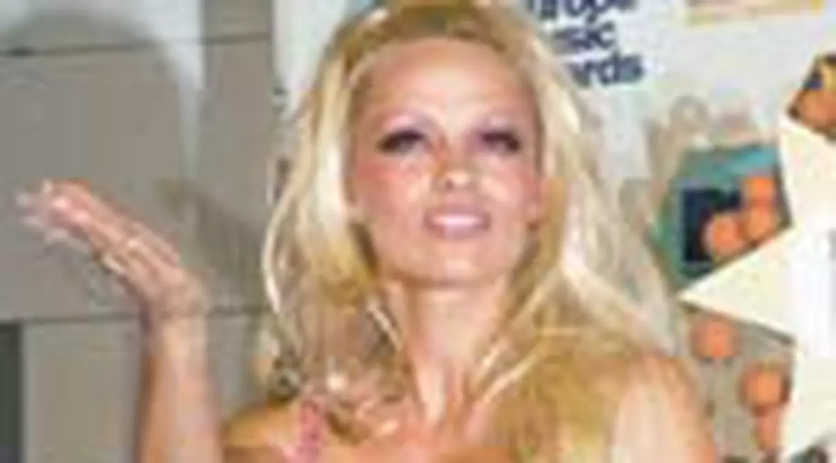 Pamela Anderson este terorizata de lipitori