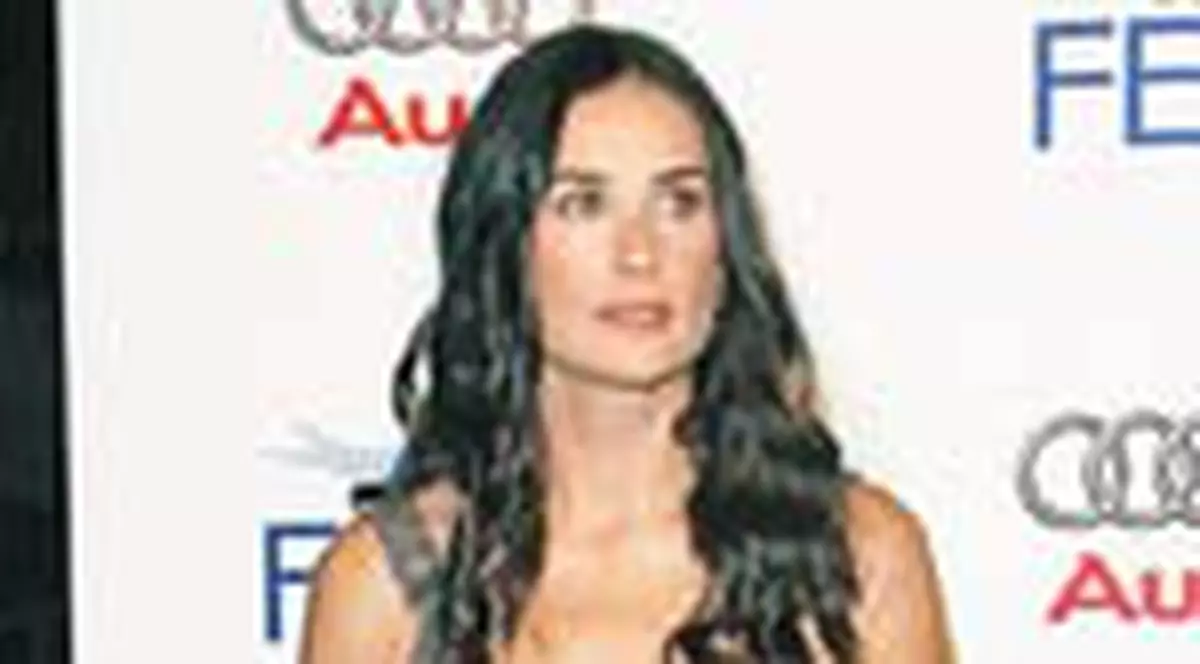 Demi Moore se trateaza cu lipitori