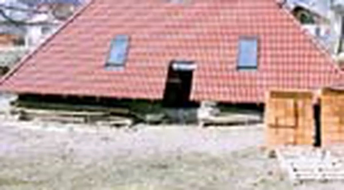 Si-a construit o casa-piramida!