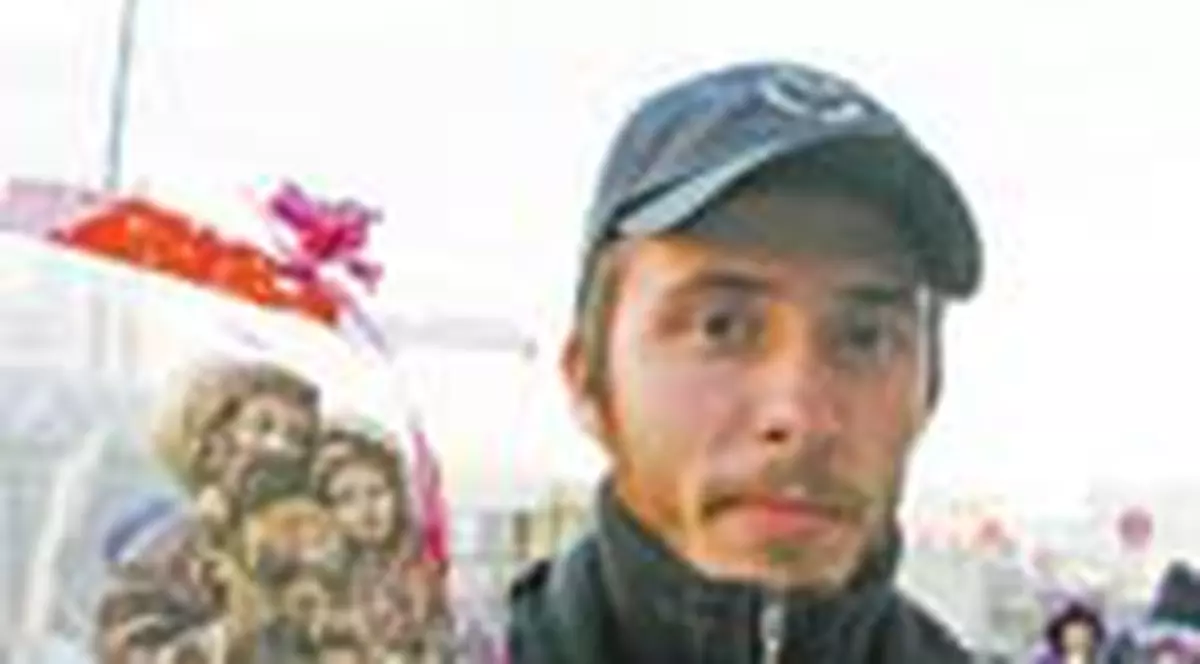 Face 2.000 de euro din vanzarea martisoarelor