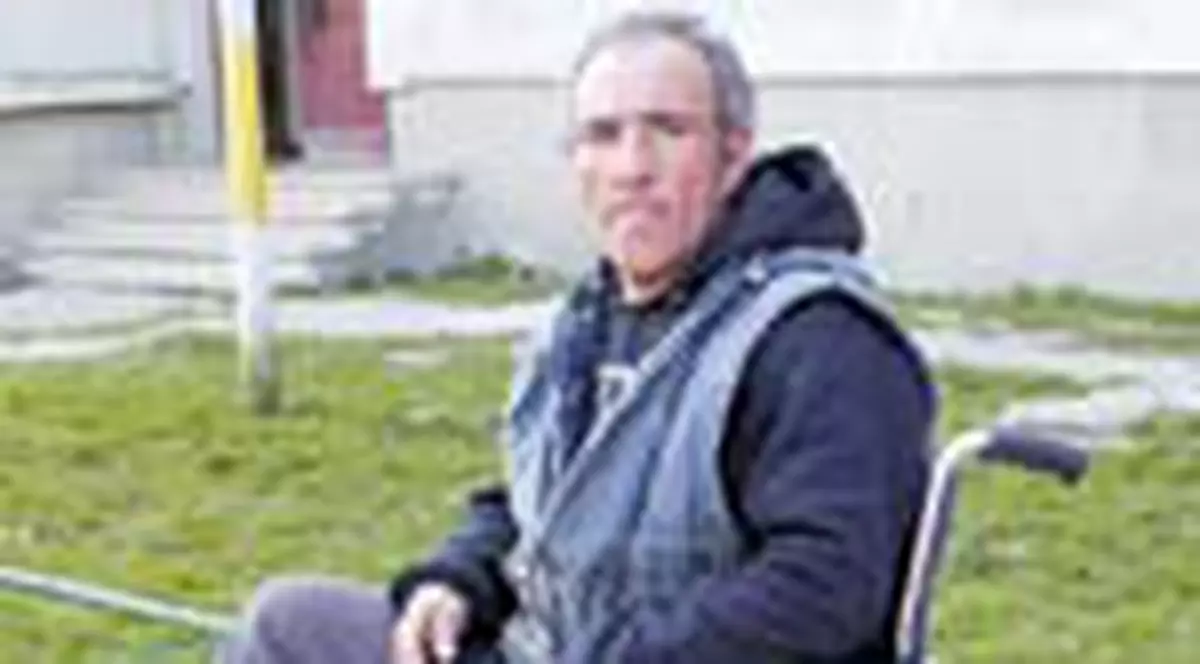 Adam a primit un scaun cu rotile nou-nout