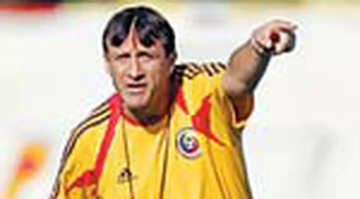 Dorinel a plecat, vine Emil Sandoi