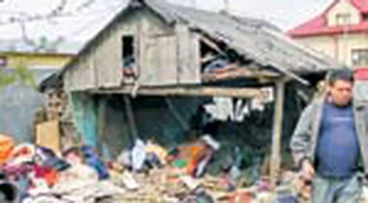 'Ne-am trezit cu masina in casa'