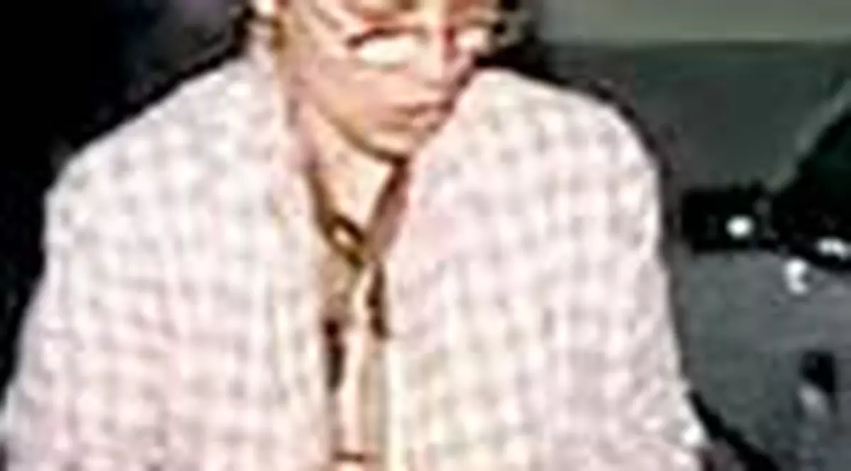 A gasit 2.000 de euro si i-a predat