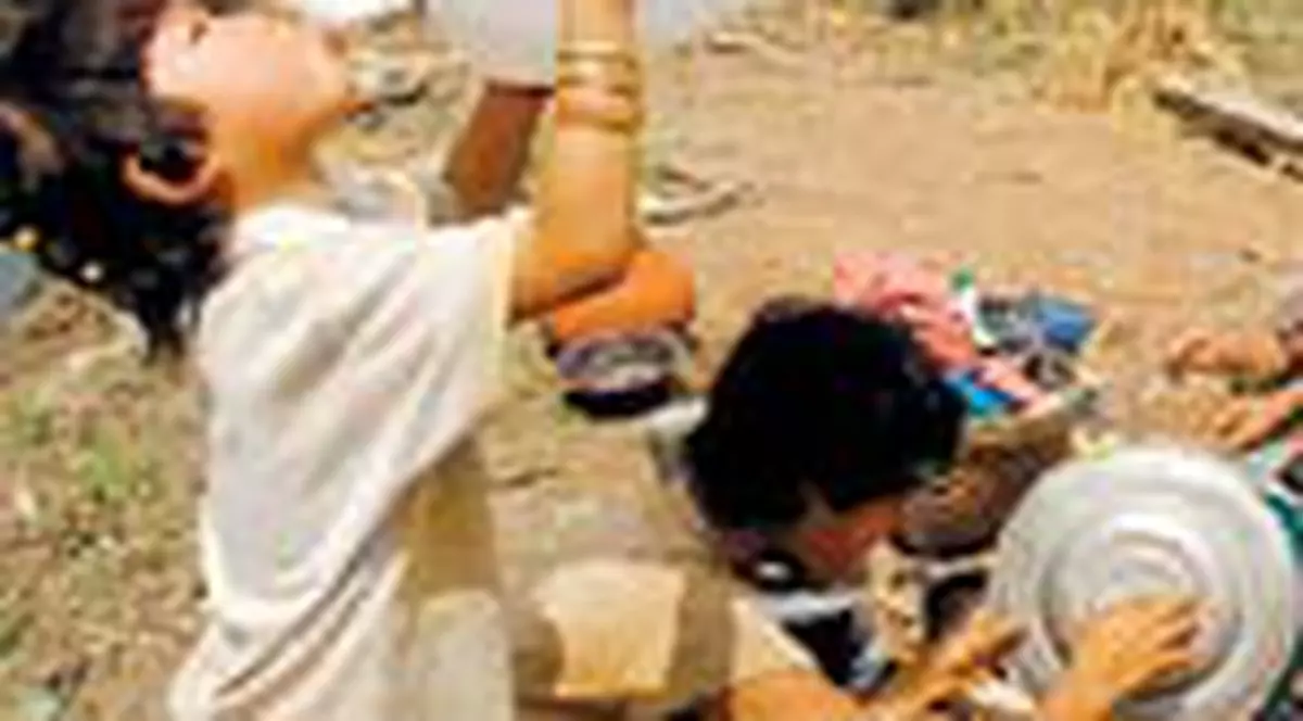 Supravietuitorii ciclonului mor de foame si de sete