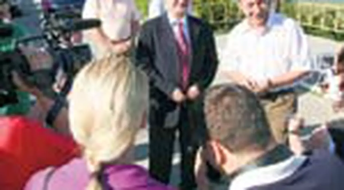 Basescu si-a vizitat mama si a baut o cafea cu fratele