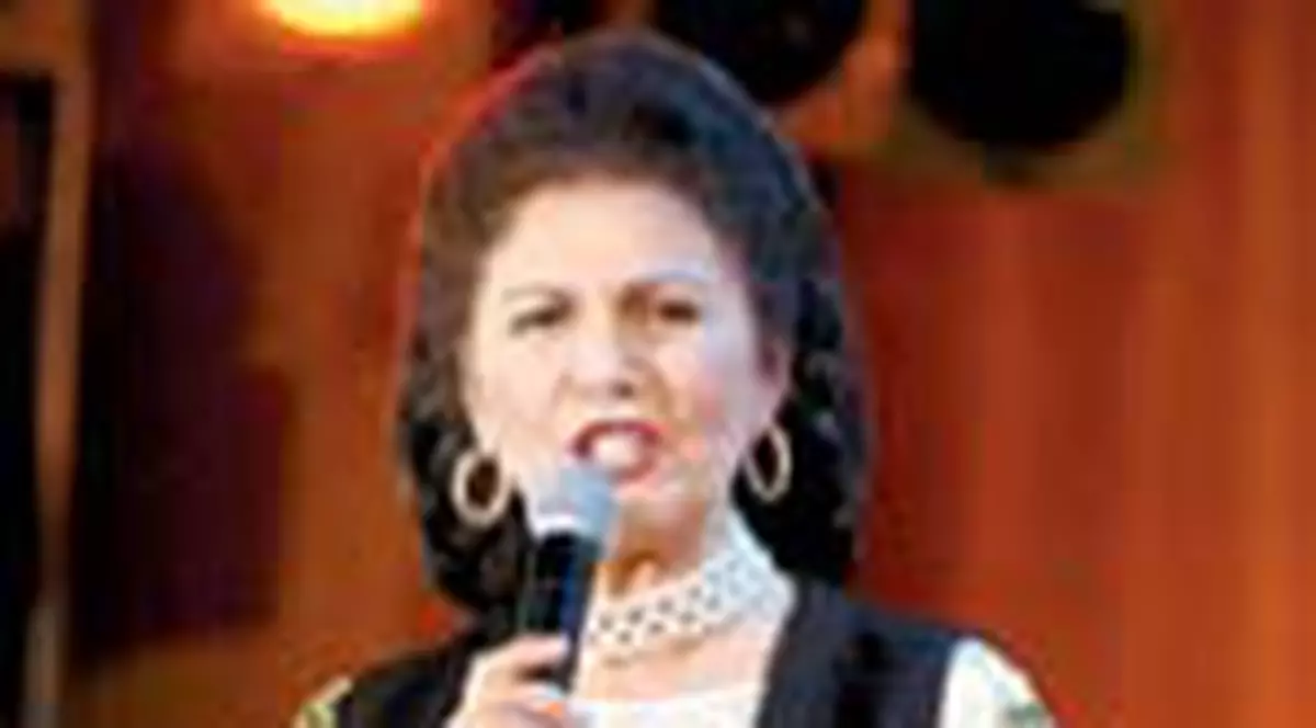 Folcloristii ataca primariile