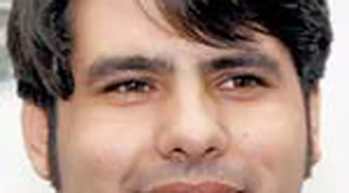 Costel Busuioc isi lanseaza albumul de debut