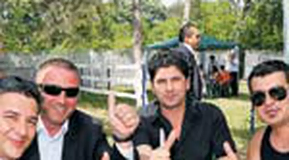 Manelistii merg pe mana lui Ogica