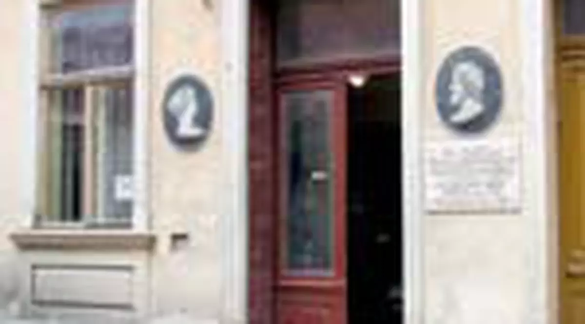 Aici e cea mai veche farmacie din Romania