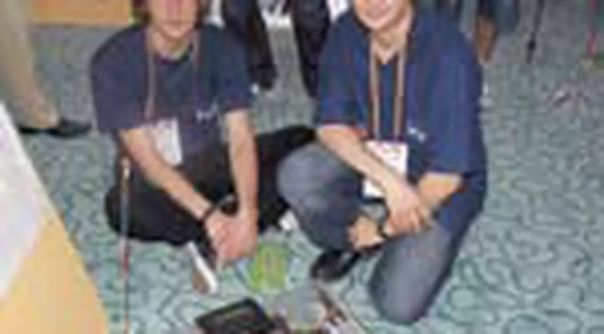 Acesta e robotul care cheama pompierii!