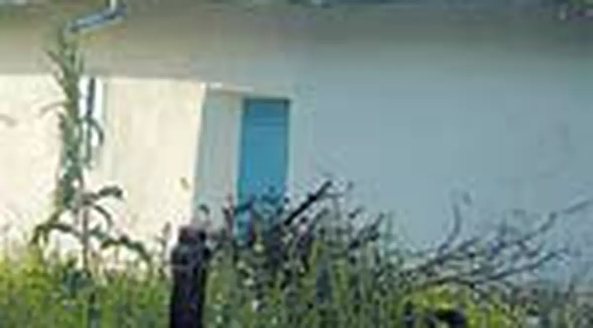 Preot cercetat ca a vrut sa fure icoane