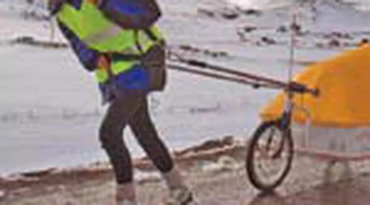 O batranica a facut inconjurul lumii pe jos