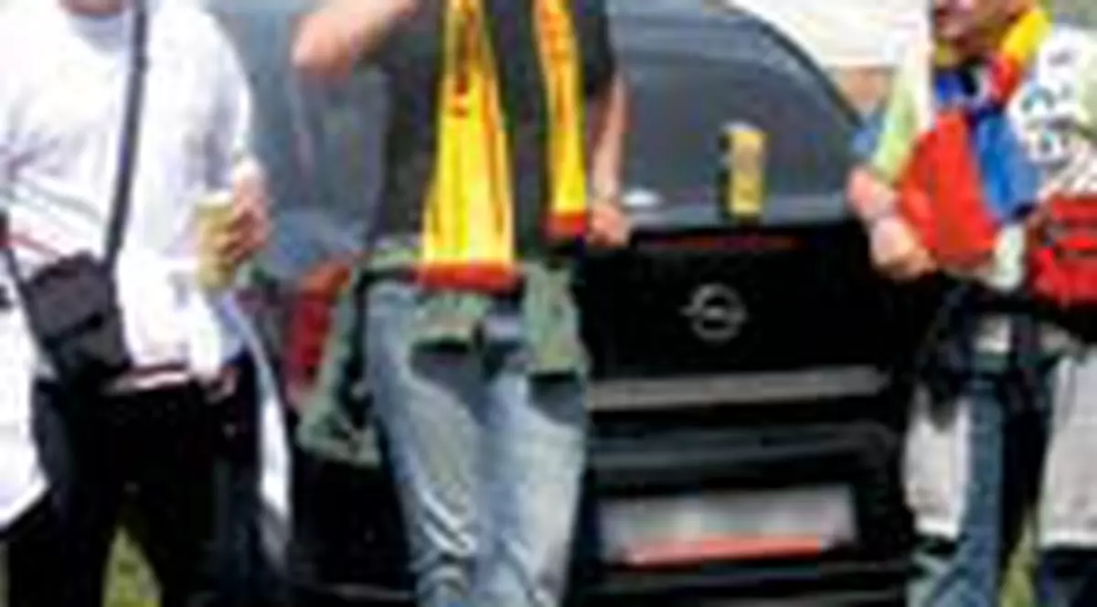 Un popa si-a lasat biserica si a venit la Euro!