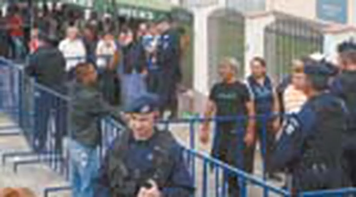 Tinuti in tarcuri sa voteze