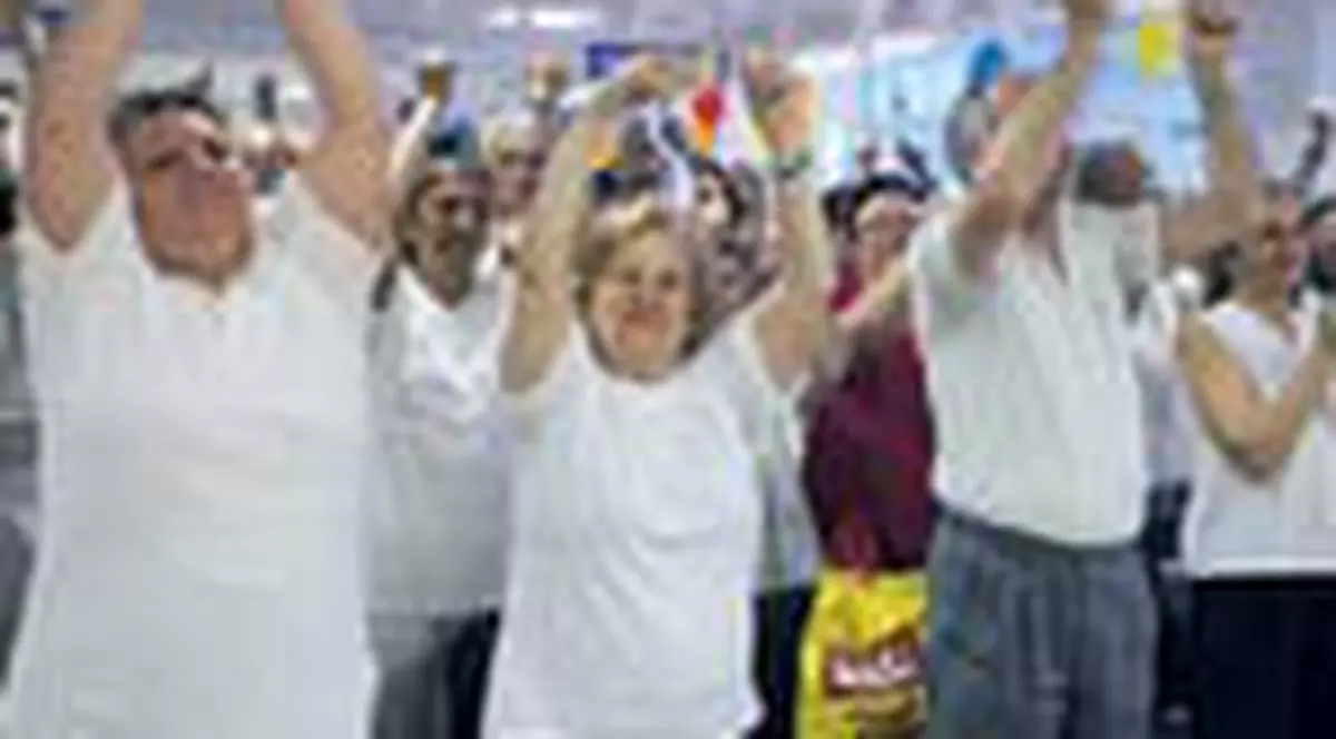 Fac gimnastica pe muzica disco