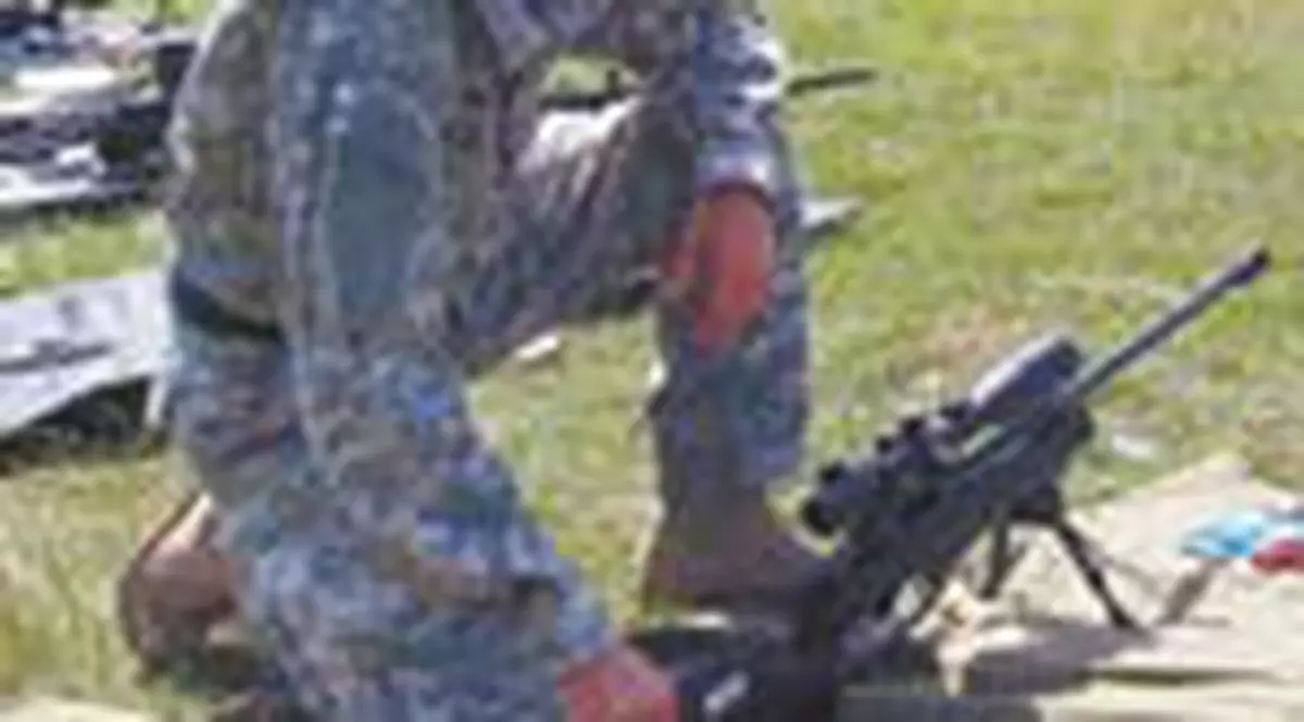 El le da lectii lunetistilor romani