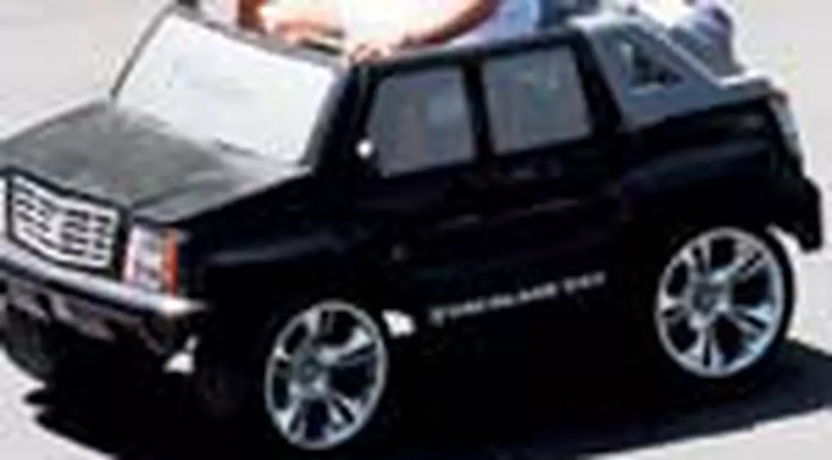 Britney si-a tras Cadillac...de jucarie  