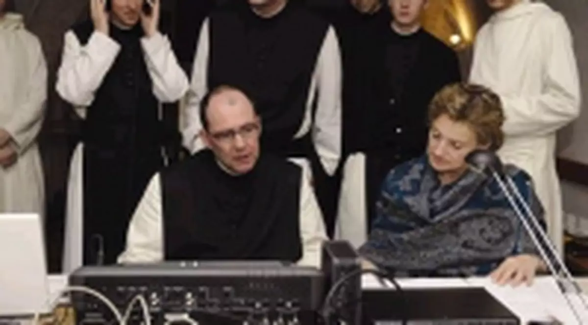 Universal Music, asaltata de calugari si cantareti de biserica