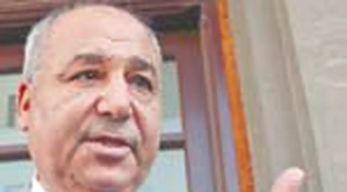 Taher mananca la fast-food!