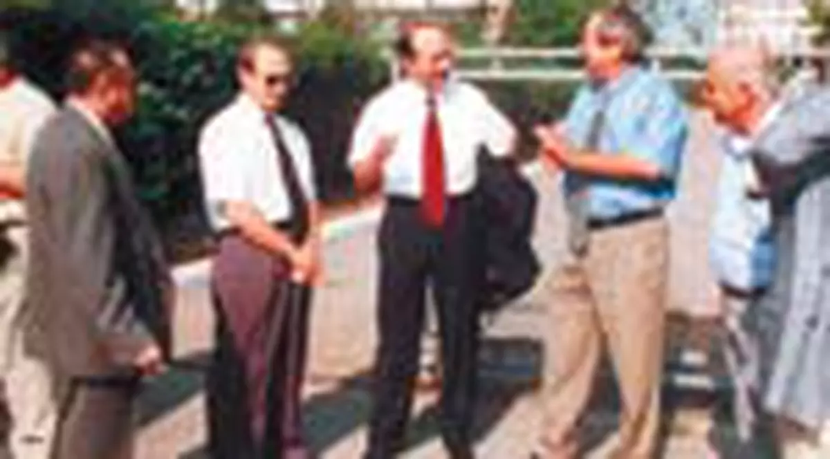 'Basescu sarea gardul pentru o bere'