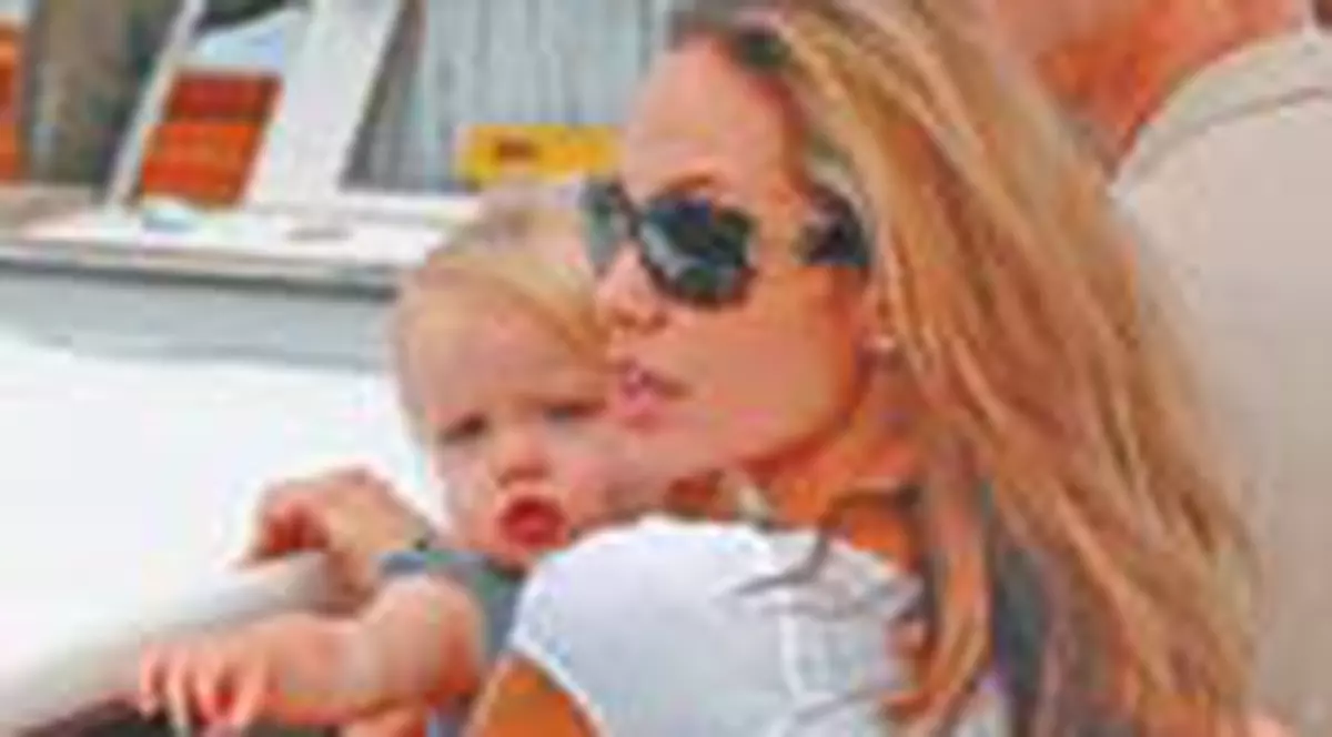 Ei au facut milioane din pozele copiilor