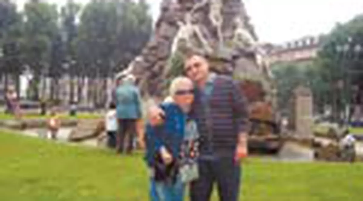 Mirabela Dauer si-a dus iubitul prin parcurile din Belgrad