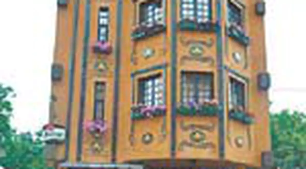 Laura Lavric si fiul ei isi fac lant de restaurante