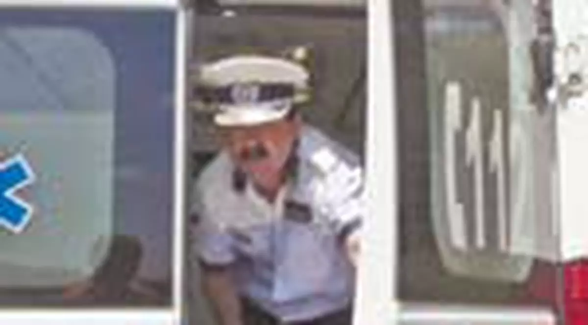 A murit dupa ce a cazut din ambulanta