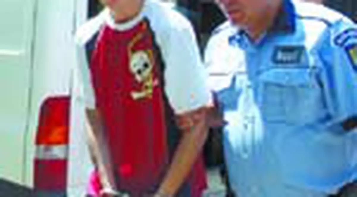 I-a taiat gatul iubitei cu un cutit 