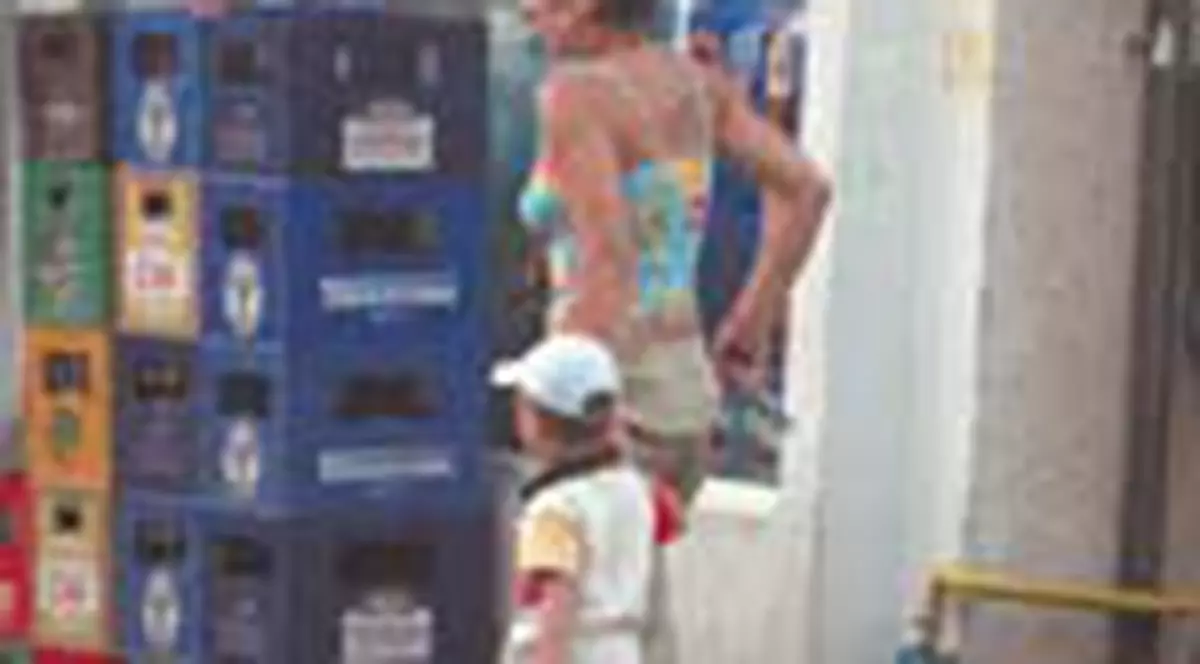 Iubita lui Cioaca nu-l scapa din ochi pe fiul Elodiei