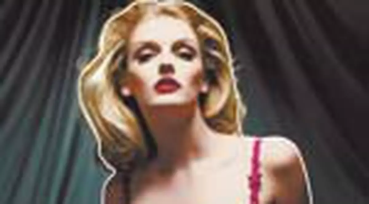 Ea este fiica unei teroriste miliardare 