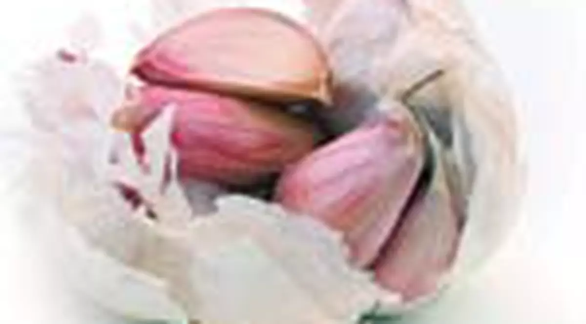 Hipertensivii trebuie sa manance usturoi