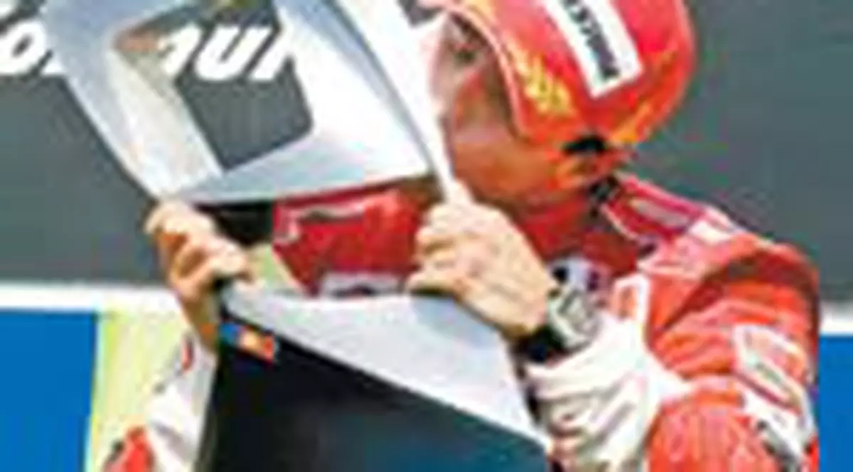 Massa ramane cu victoria la Valencia