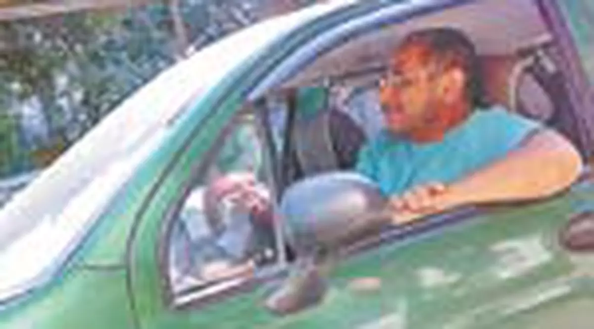 Base a baut o cafea cu prietenul din gimnaziu