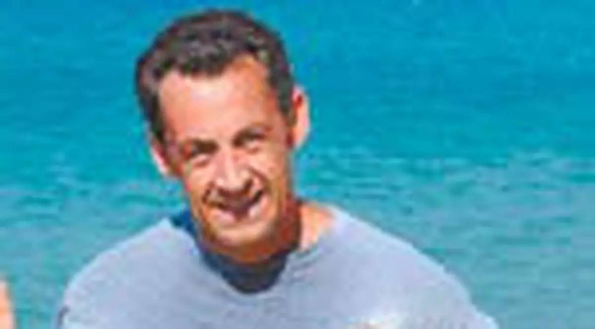 Sarkozy alearga si in concediu