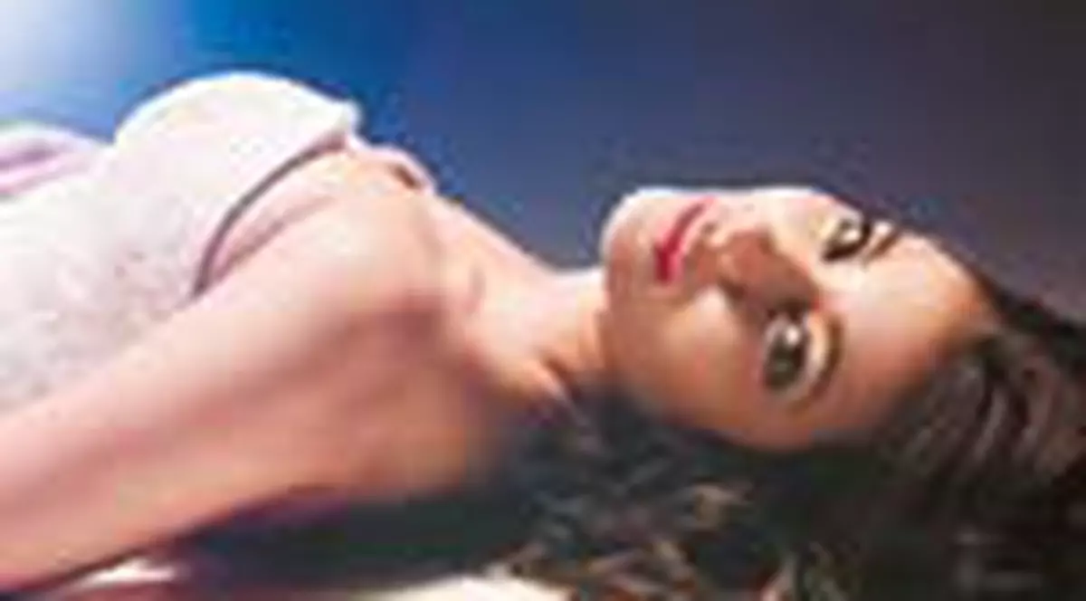 De ce-or fi singure?