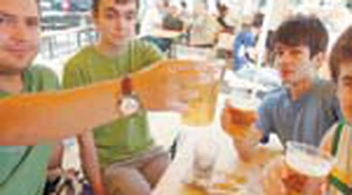 Romanii, locul sase in  Europa la baut bere 