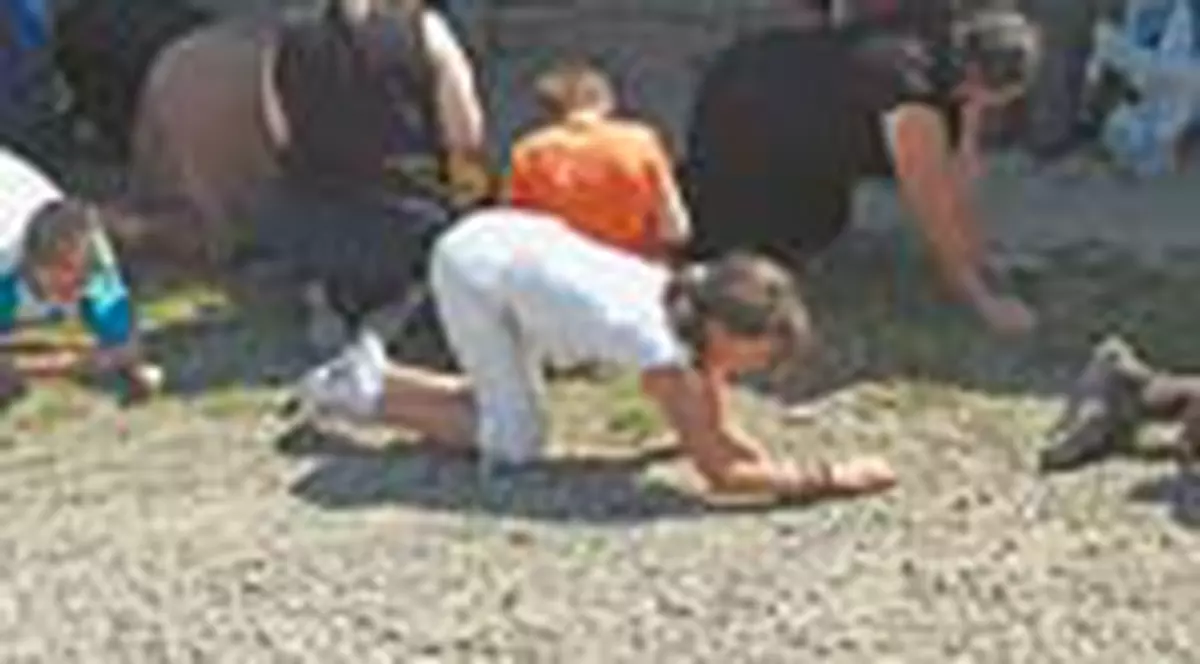 Unii s-au rugat in genunchi, altii pe manele