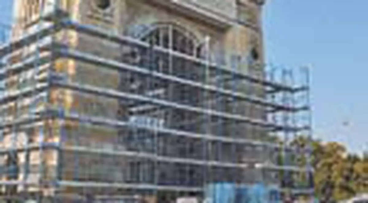 30.000 &euro; cheltuiti degeaba pe schelele de la Arcul de Triumf