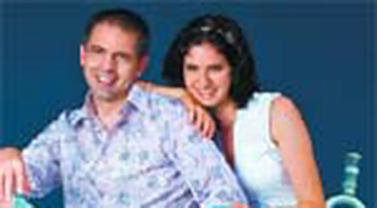 Dan Negru si sotia sa 'lucreaza' la un copil