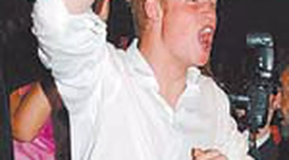 Printul Harry a baut de 10.000 $ in doua ore