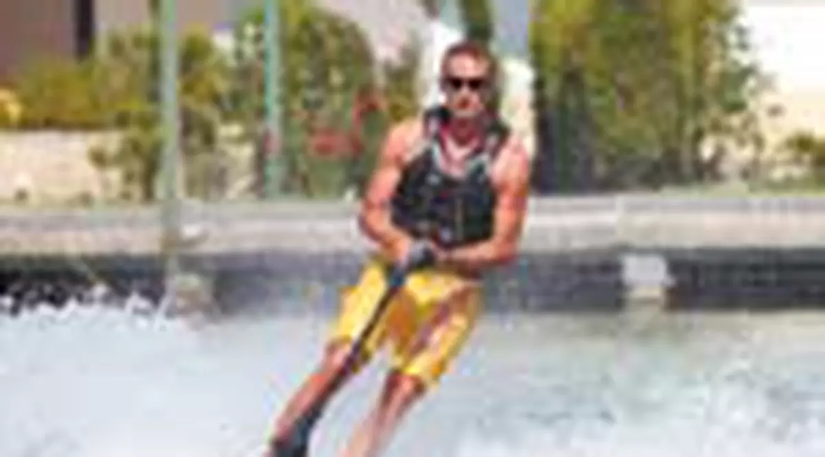 A bagat in 'jucarii pe apa'