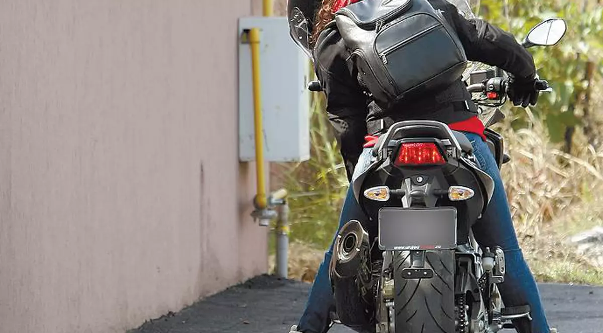 Mihaela la motocross, Elan la vânătoare 