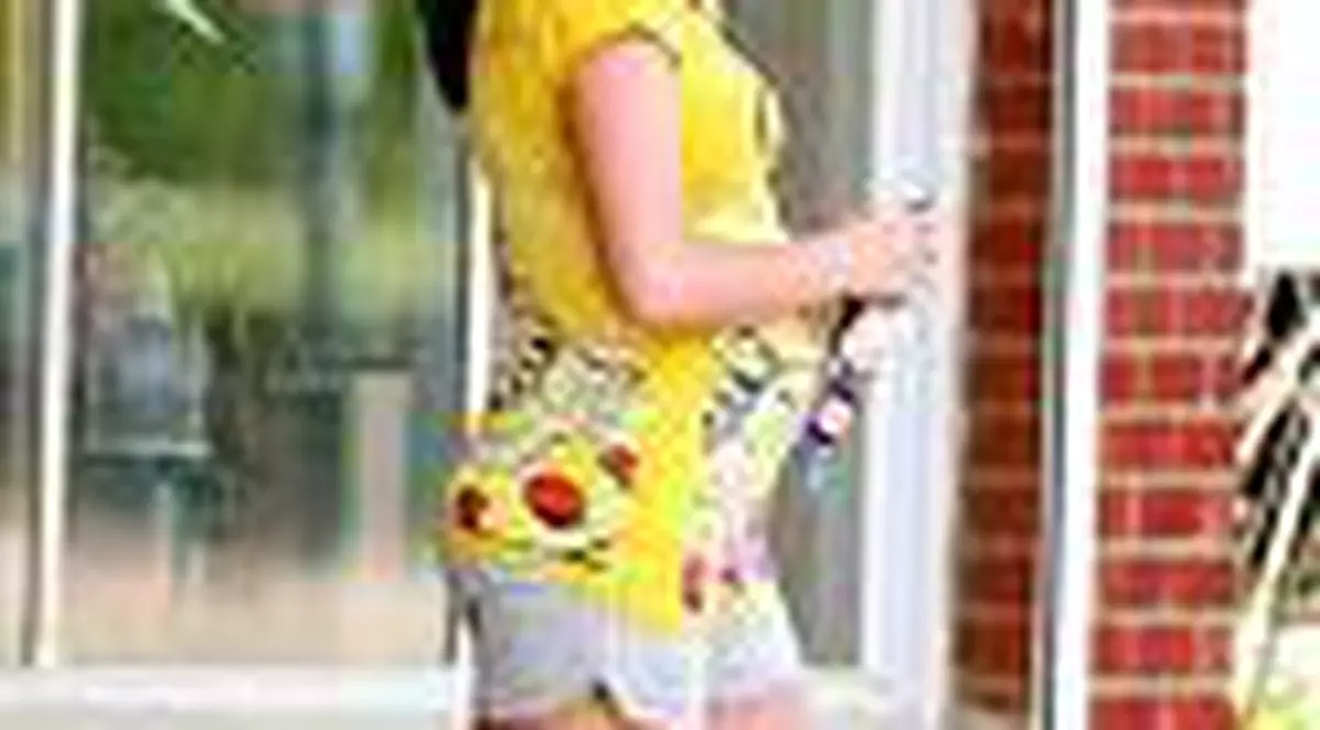 Sora lui Britney  face poze alăptând!