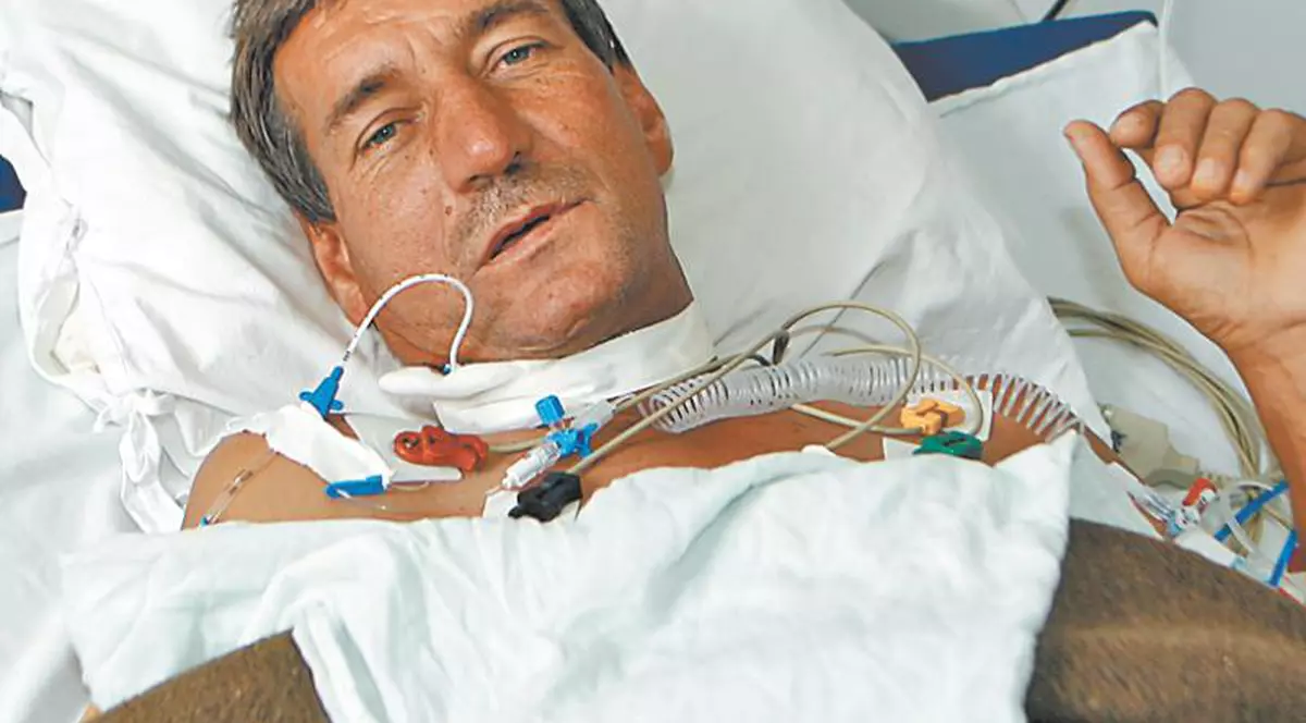 Vrea să aprindă o lumânare la mormântul salvatorului său