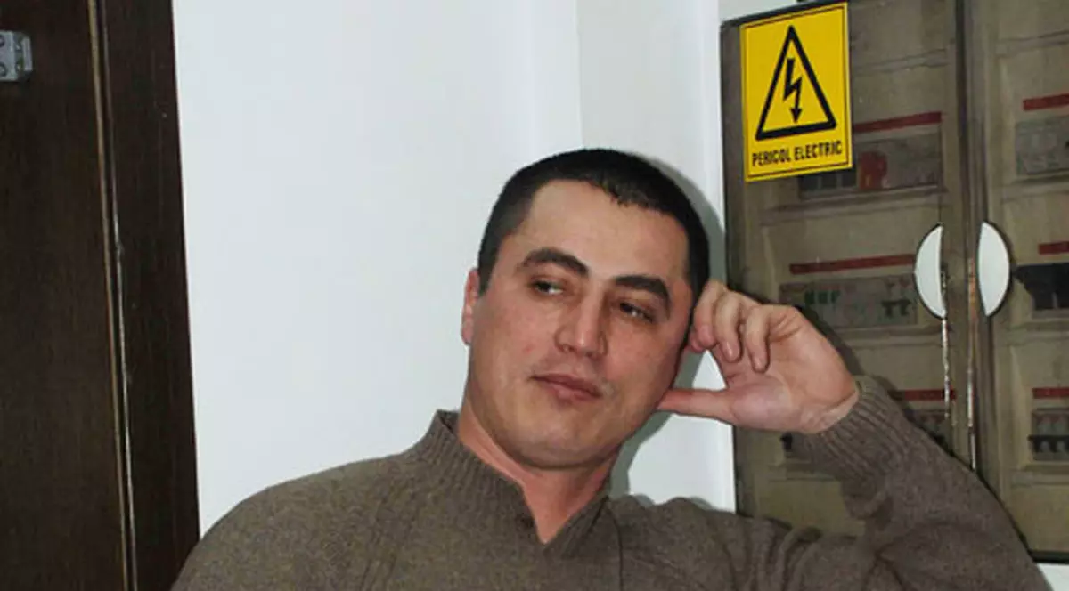 I-a furat hainele Elodiei!