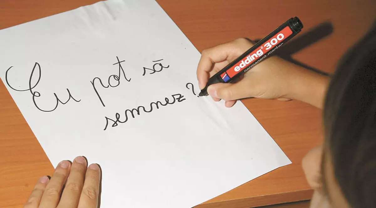 Elevi de 8 ani, obligaţi să semneze procese verbale