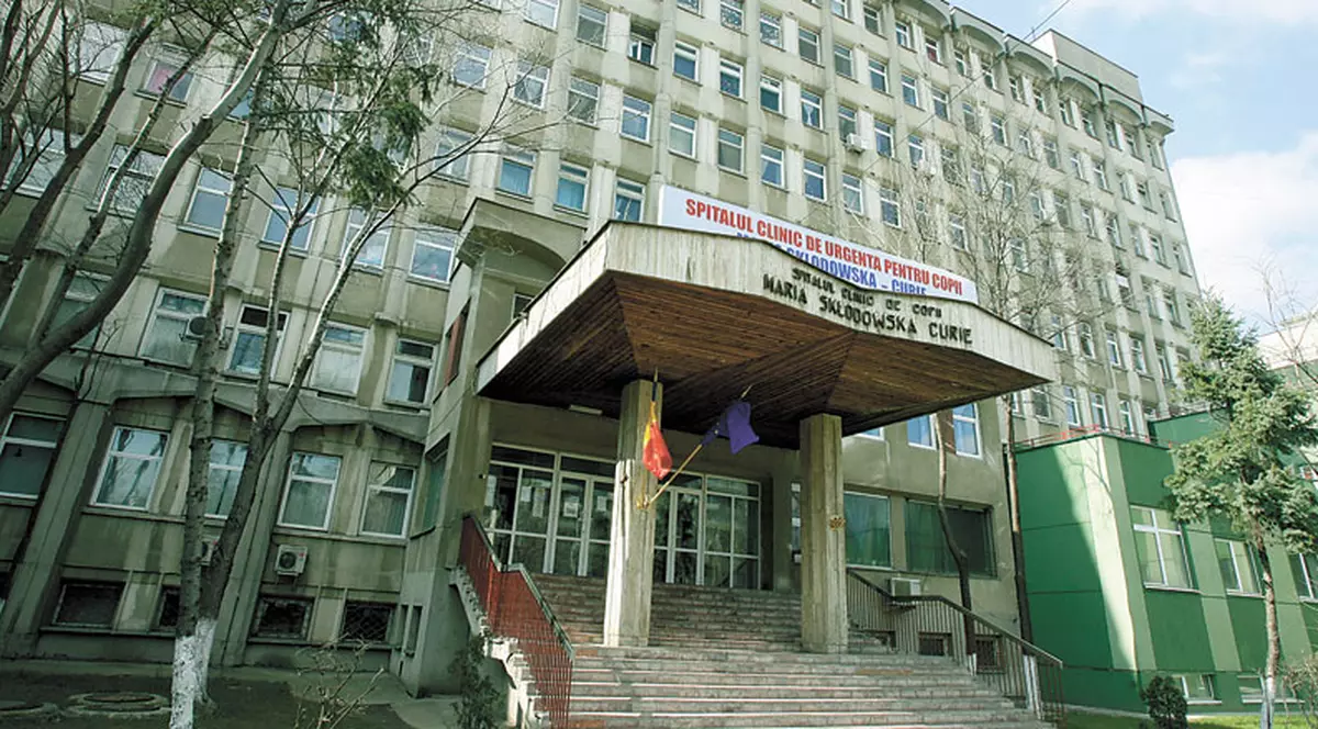 Un copil de numai 3 ani a murit după o operaţie la buze