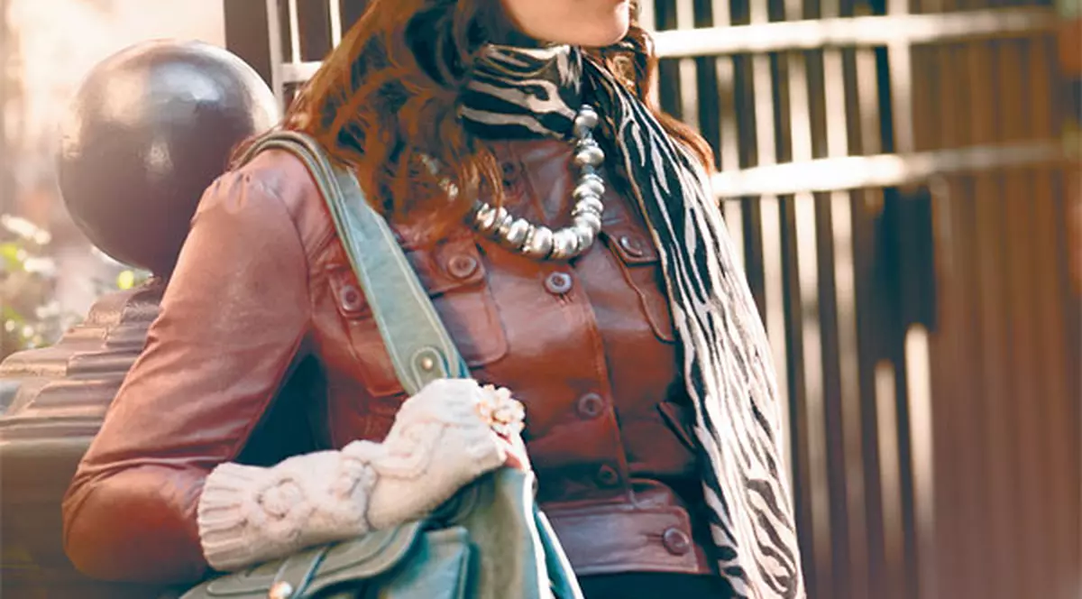 Purtaţi cât mai multe brăţări, inele şi coliere